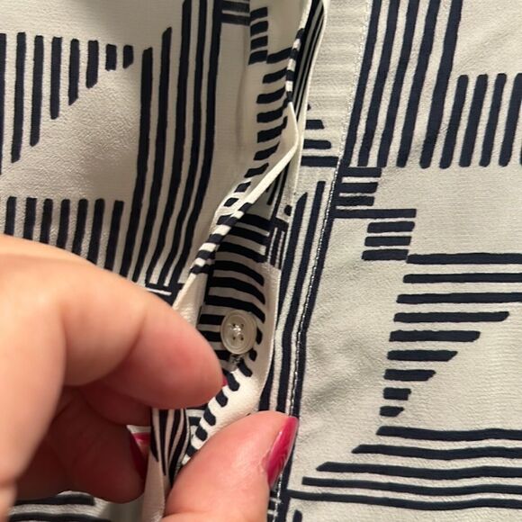 SALE!!! NWT Joie Navy/White Geometric Button Down, Size Large - Picture 3 of 9